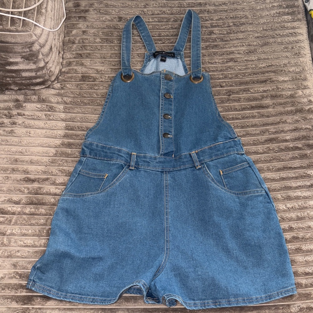 Derek Heart Light Wash Denim Overall Shorts | Size M | Like New
